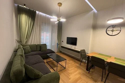 Tirane, jepet me qera apartament 1+1+Ballkon Kati 2, 78 m² 900 € (Kompleksi Delijorgji)