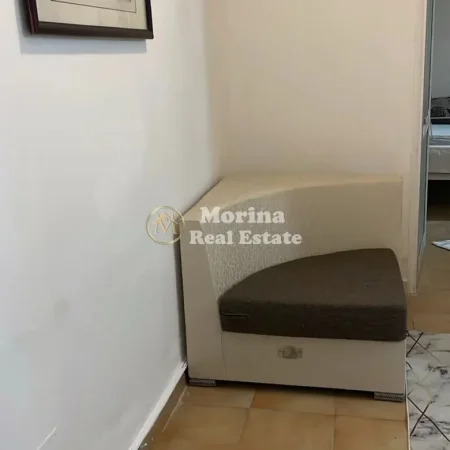 Tirane, jepet me qera shtepi 1+1 Kati 1, 50 m² 300 € (Rruga Xhanfize Keko)