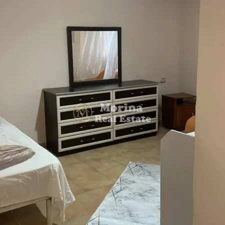 Tirane, jepet me qera shtepi 1+1 Kati 1, 50 m² 300 € (Rruga Xhanfize Keko)