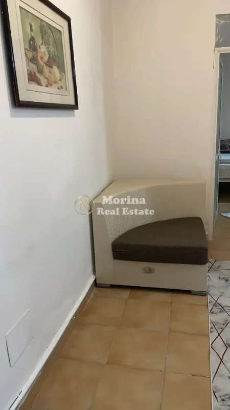 Tirane, jepet me qera shtepi 1+1 Kati 1, 50 m² 300 € (Rruga Xhanfize Keko)