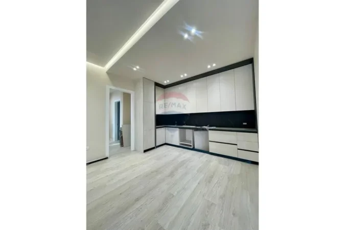 Tirane, jepet me qera apartament 2+1+Ballkon Kati 3, 122 m² 1.500 € (Kompleksi Delijorgji)