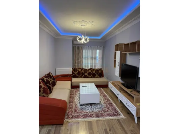 Tirane, jepet me qera apartament 2+1+Ballkon Kati 5, 116 m² 550 € (Yzberisht)