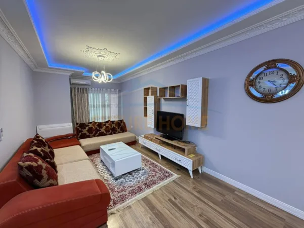 Tirane, jepet me qera apartament 2+1+Ballkon Kati 5, 116 m² 550 € (Yzberisht)