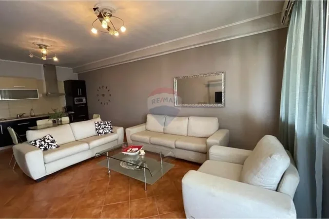 Tirane, jepet me qera apartament 1+1+Ballkon Kati 2, 82 m² 500 € (Ish Tregu Elektrik)