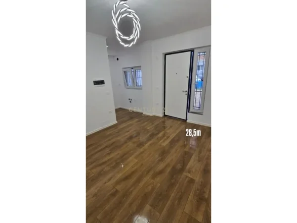 Tirane, shes apartament 1+1 Kati 1, 28 m² 80.000 € (Vasil Shanto)