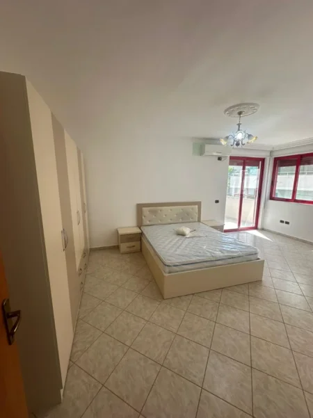 Durres, jepet me qera apartament 3+1+Ballkon Kati 1, 165 m² 800 € (Vollga, Durres)