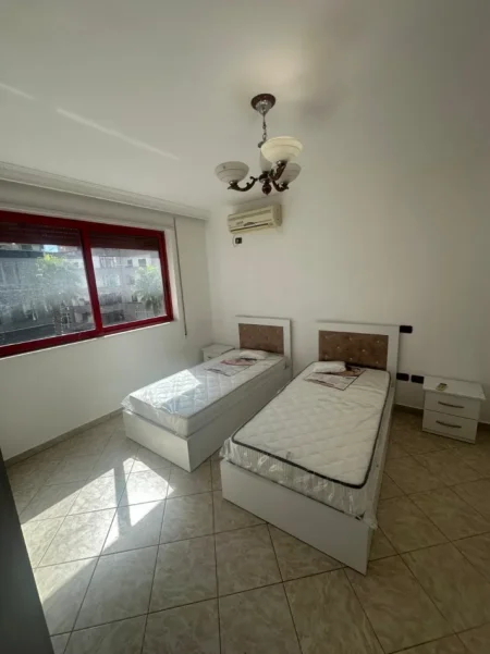 Durres, jepet me qera apartament 3+1+Ballkon Kati 1, 165 m² 800 € (Vollga, Durres)