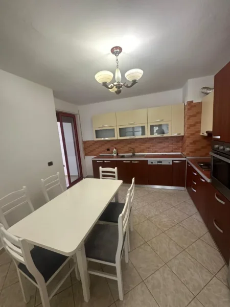 Durres, jepet me qera apartament 3+1+Ballkon Kati 1, 165 m² 800 € (Vollga, Durres)