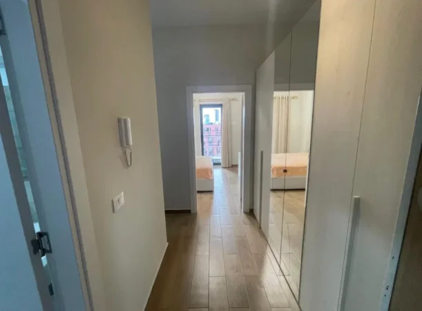 Tirane, jepet me qera apartament 1+1 Kati 5, 65 m² 650 € (PAZARI I RI)
