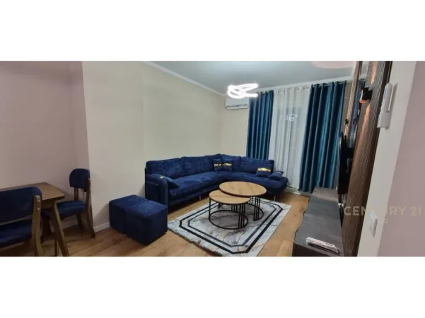 Tirane, jepet me qera apartament 1+1 Kati 7, 70 m² 590 € (Rruga 5 Maji)