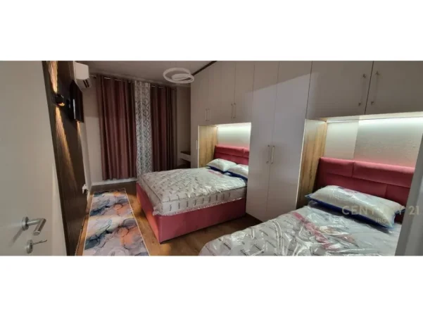 Tirane, jepet me qera apartament 1+1 Kati 7, 70 m² 590 € (Rruga 5 Maji)