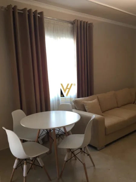 Tirane, jepet me qera apartament 1+1+Ballkon Kati 4, 60 m² 400 € (FRESKU)