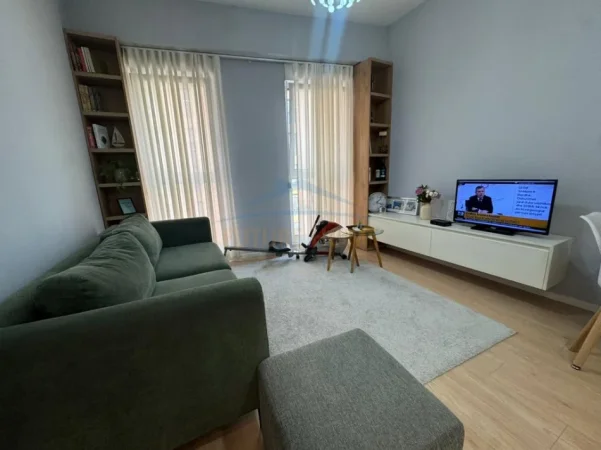 Tirane, jepet me qera apartament 1+1+Ballkon Kati 4, 58 m² 550 € (Rezidenca Marga, Jordan Misja)