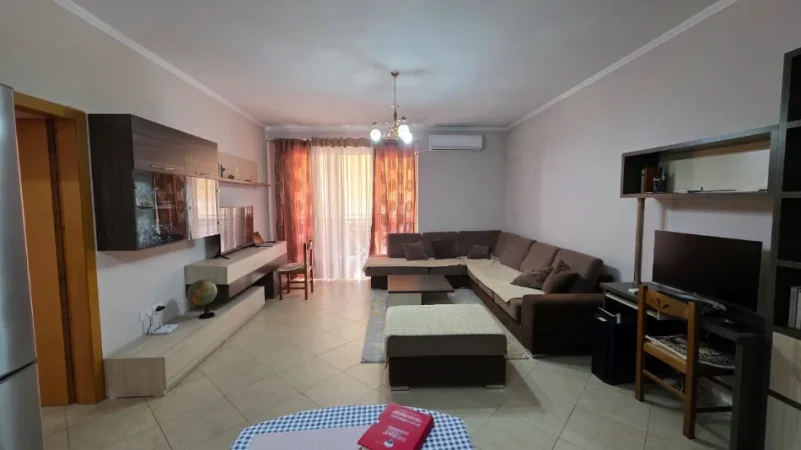 Tirane, jepet me qera apartament 2+1 , 99 m² 500 € (Yzberisht)