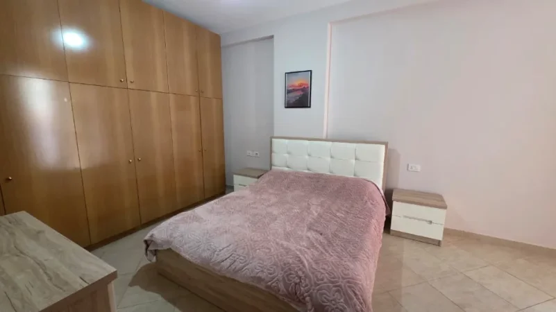Tirane, jepet me qera apartament 2+1 , 99 m² 500 € (Yzberisht)