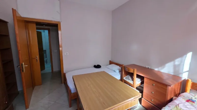 Tirane, jepet me qera apartament 2+1 , 99 m² 500 € (Yzberisht)