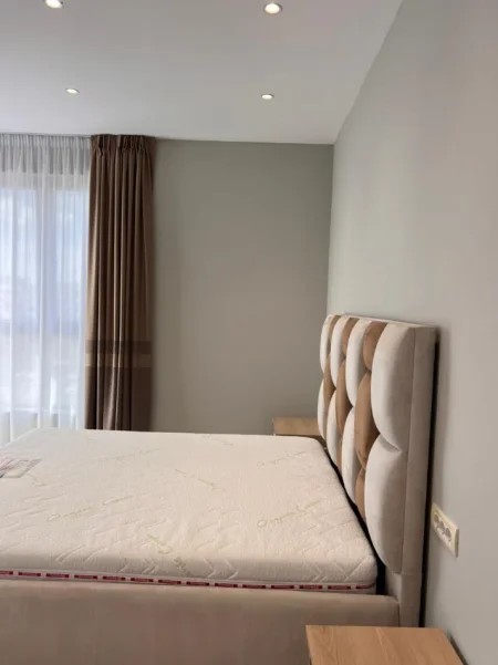 Tirane, jepet me qera apartament 2+1 Kati 7, 100 m² 725 € (Astir)