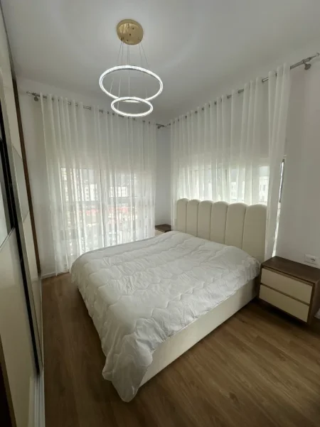 Tirane, jepet me qera apartament 1+1+Ballkon Kati 7, 60 m² 450 € (Ali Demi/Rezidenca Kadiu)