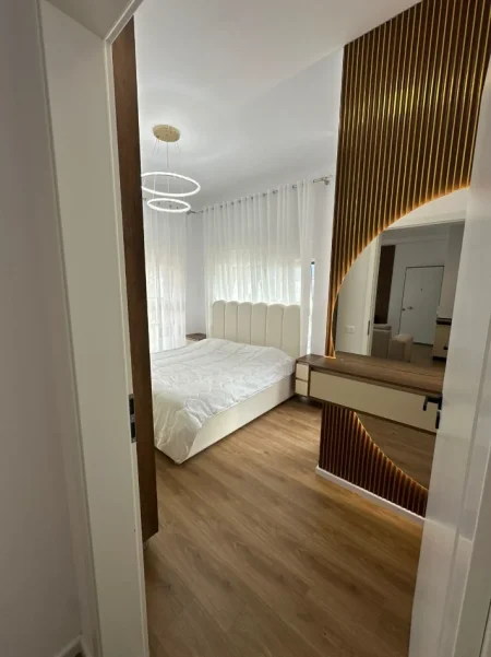 Tirane, jepet me qera apartament 1+1+Ballkon Kati 7, 60 m² 450 € (Ali Demi/Rezidenca Kadiu)