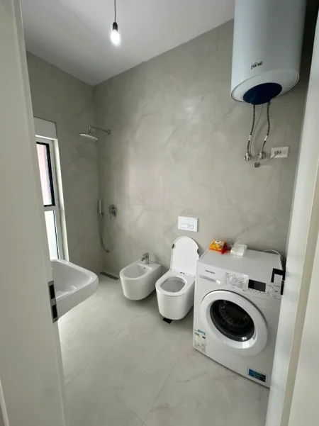 Tirane, jepet me qera apartament 1+1+Ballkon Kati 7, 60 m² 450 € (Ali Demi/Rezidenca Kadiu)