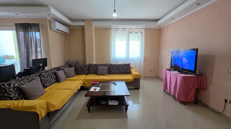 Tirane, jepet me qera apartament 2+1+Ballkon , 100 m² 550 € (Kodra e Diellit)
