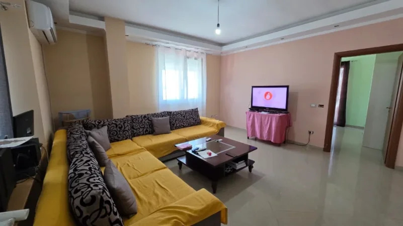 Tirane, jepet me qera apartament 2+1+Ballkon , 100 m² 550 € (Kodra e Diellit)