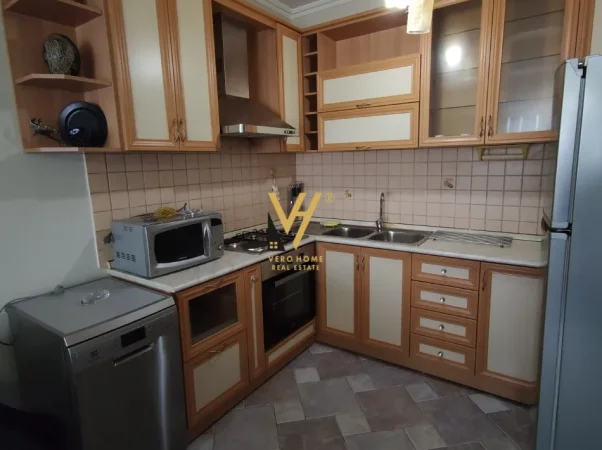 Tirane, jepet me qera apartament 1+1+Ballkon Kati 3, 60 m² 620 € (SHKOLLA E BALETIT)