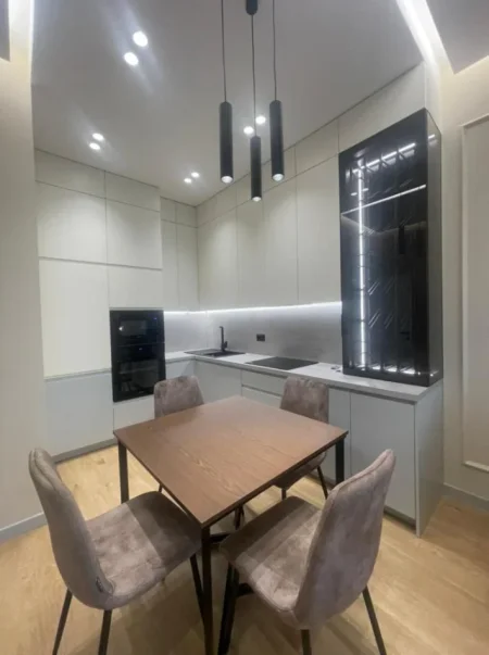 Tirane, jepet me qera apartament 1+1 Kati 5, 75 m² 1.000 € (Square 21)