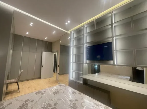 Tirane, jepet me qera apartament 1+1 Kati 5, 75 m² 1.000 € (Square 21)