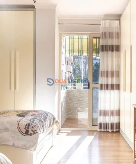 Jepet me qera apartament , (Air Albania)