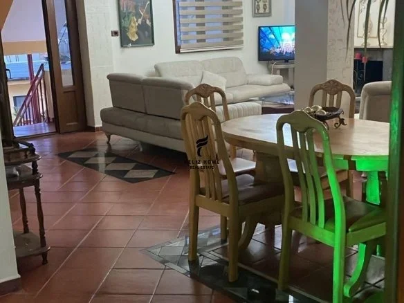 Tirane, jepet me qera apartament 2+1 Kati 3, 150 m² 650 € (ALI DEMI)