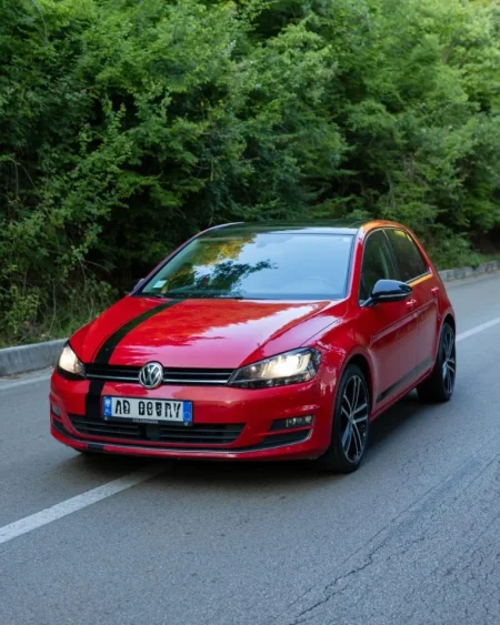 Tirane, shes makine Voltswagen Nafte, e kuqe automatik 176.000 km 9.900 €