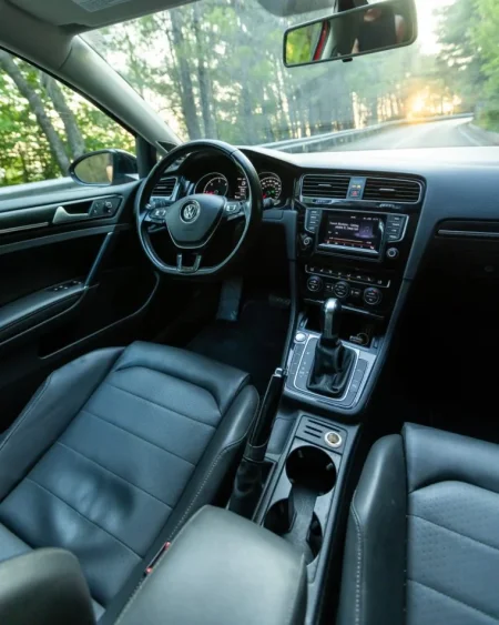 Tirane, shes makine Voltswagen Nafte, e kuqe automatik 176.000 km 9.900 €