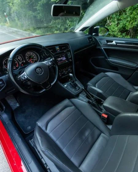 Tirane, shes makine Voltswagen Nafte, e kuqe automatik 176.000 km 9.900 €