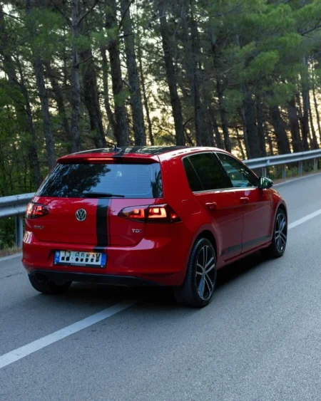 Tirane, shes makine Voltswagen Nafte, e kuqe automatik 176.000 km 9.900 €