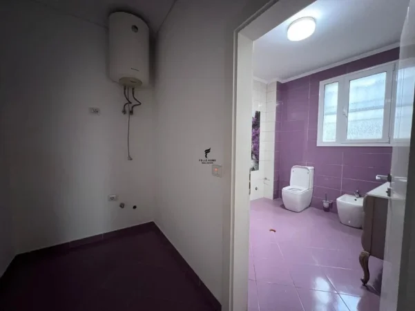 Tirane, jepet me qera Vile , 220 m² 1.500 € (PORCELAN)
