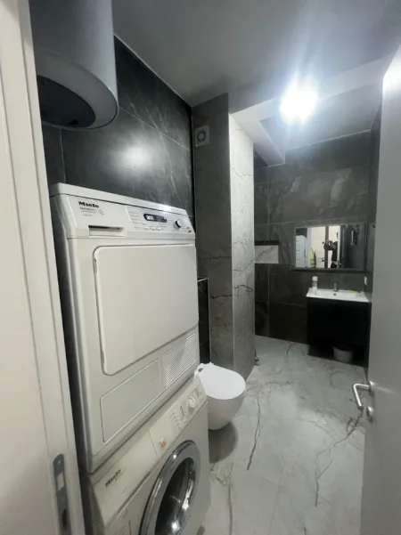 Jepet me qira apartament 1+1 , Kati 7 me ashensor, 600 Euro, ne Don Bosko