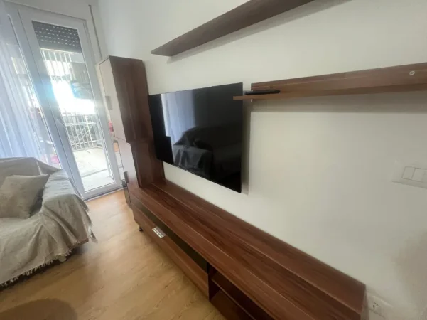 Jepet me qira apartament 1+1 , Kati 7 me ashensor, 600 Euro, ne Don Bosko