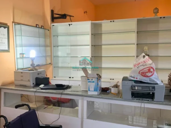 Vlore, jepet me qera dyqan Kati 1, 50 m² 350 € (Rruga e Re)