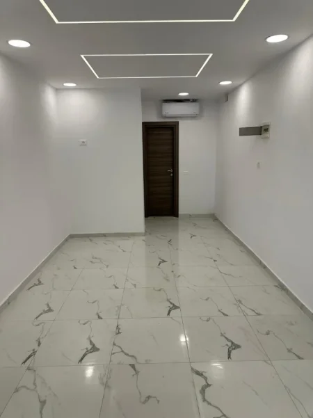 Tirane, jepet me qera Kati 0, 31 m² 400 € (Pjeter Budi)
