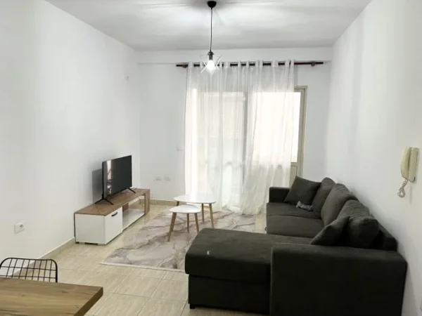 Tirane, jepet me qera apartament 1+1+Aneks Kati 3, 75 m² 550 € (kodra e diellit)