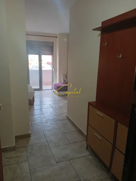 Tirane, jepet me qera apartament 1+1 Kati 6, 60 m² 380 € (YZBERISHT)