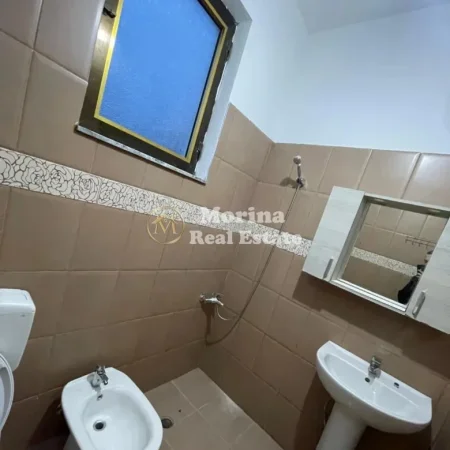Tirane, jepet me qera shtepi 1+1 Kati 1, 50 m² 350 € (Rruga Elbasanit)