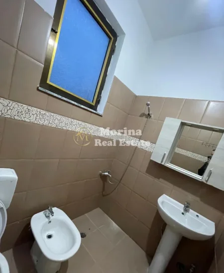 Tirane, jepet me qera shtepi 1+1 Kati 1, 50 m² 350 € (Rruga Elbasanit)