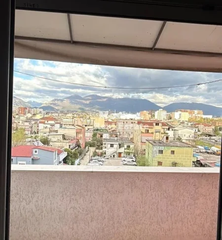 Tirane, jepet me qera apartament 1+1 Kati 2, 60 m² 380 € (Yzberisht)