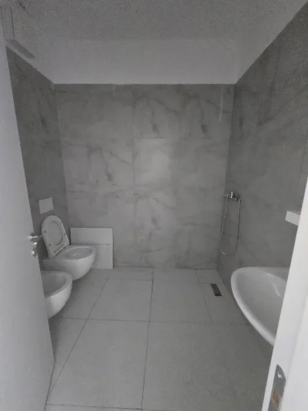 Tirane, jepet me qera apartament 1+1 Kati 5, 60 m² 450 € 