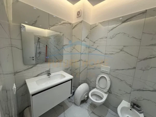 Tirane, jepet me qera apartament 1+1+Ballkon Kati 7, 78 m² 650 € (Kompleksi Aura)