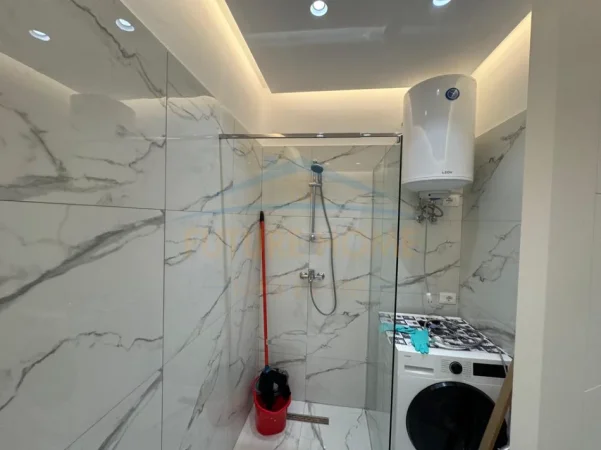 Tirane, jepet me qera apartament 1+1+Ballkon Kati 7, 78 m² 650 € (Kompleksi Aura)