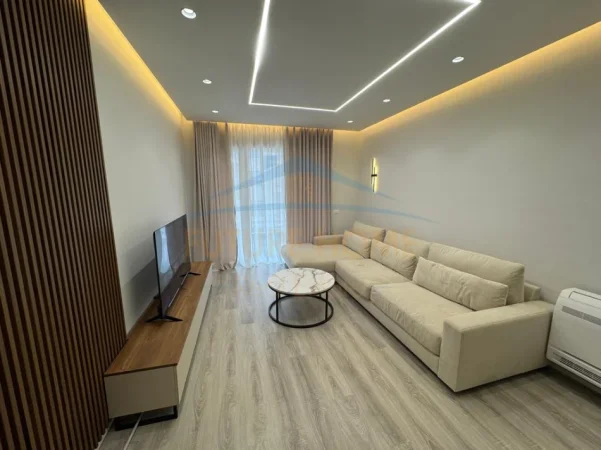 Tirane, jepet me qera apartament 1+1+Ballkon Kati 7, 78 m² 650 € (Kompleksi Aura)