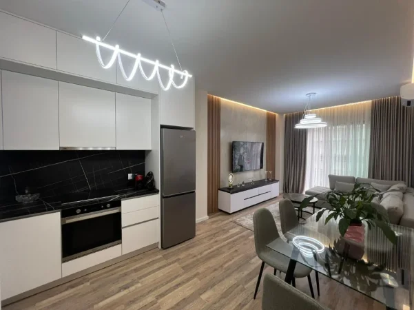Tirane, jepet me qera apartament 1+1 Kati 4, 70 m² 900 € (Rruga e Kosovareve)